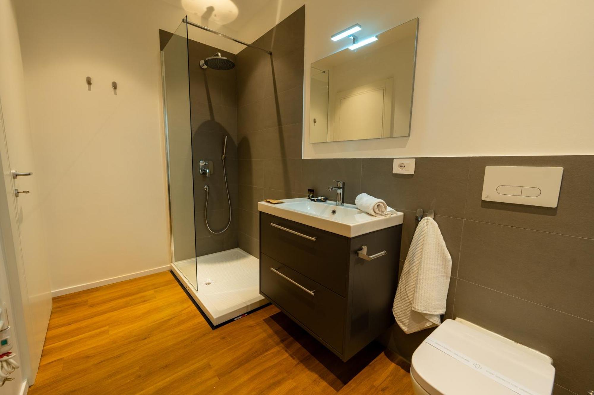 Near Vatican, Irnerio 47 Guest House Рим Экстерьер фото