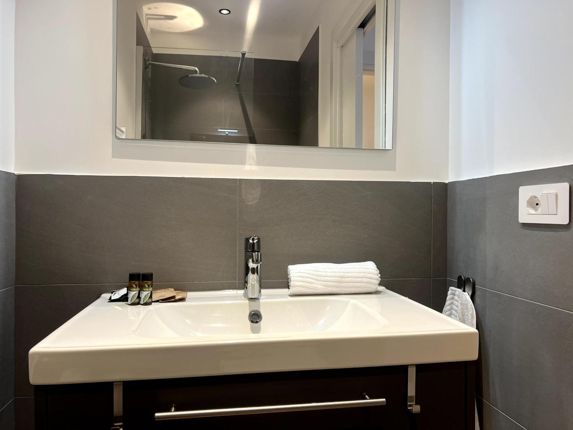 Near Vatican, Irnerio 47 Guest House Рим Номер фото